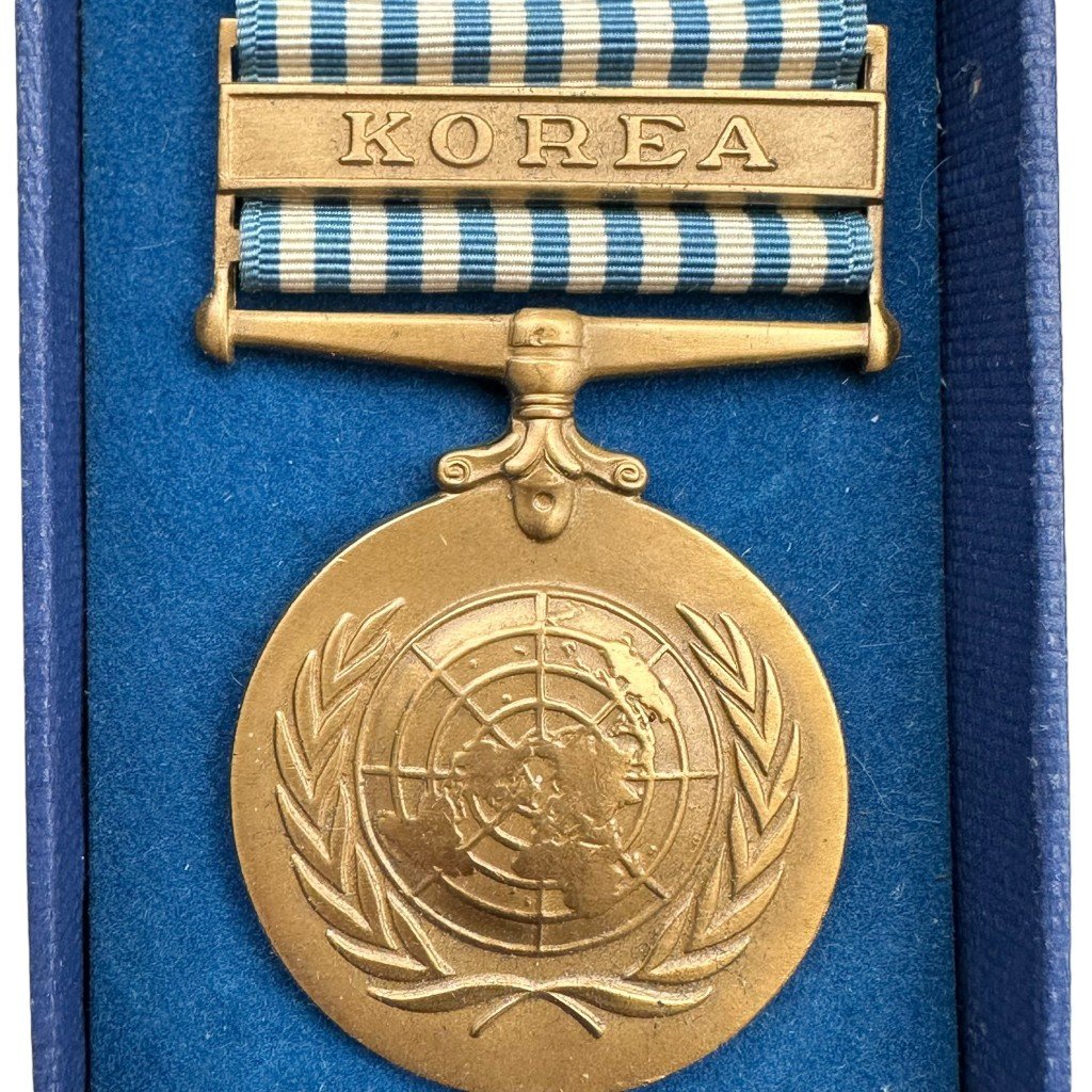 Original 1950-1954 United Nations Korean War medal in box — image 2