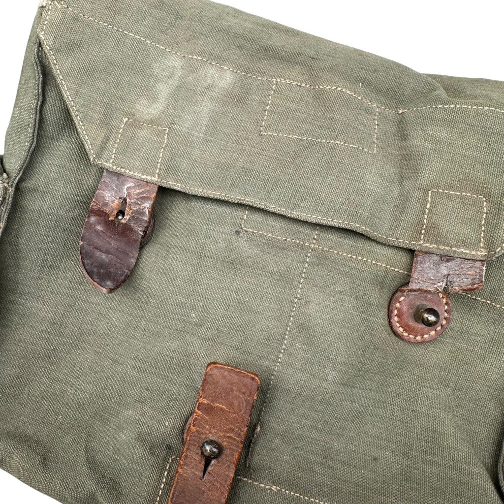 Original Pre 1940 Dutch army 'Bereden' Gas mask in bag — image 2