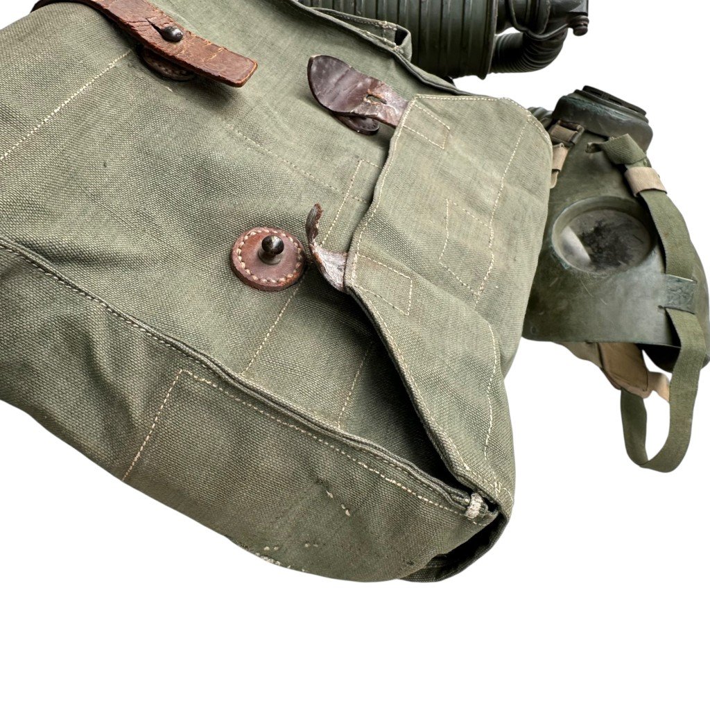 Original Pre 1940 Dutch army 'Bereden' Gas mask in bag — image 3