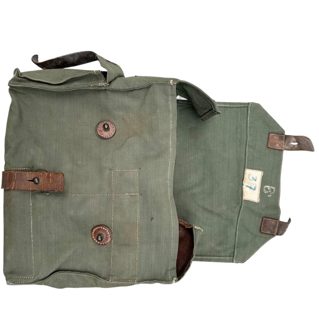 Original Pre 1940 Dutch army 'Bereden' Gas mask in bag — image 4