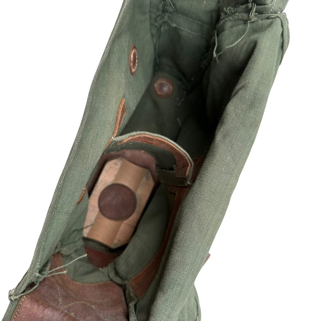 Original Pre 1940 Dutch army 'Bereden' Gas mask in bag — image 5