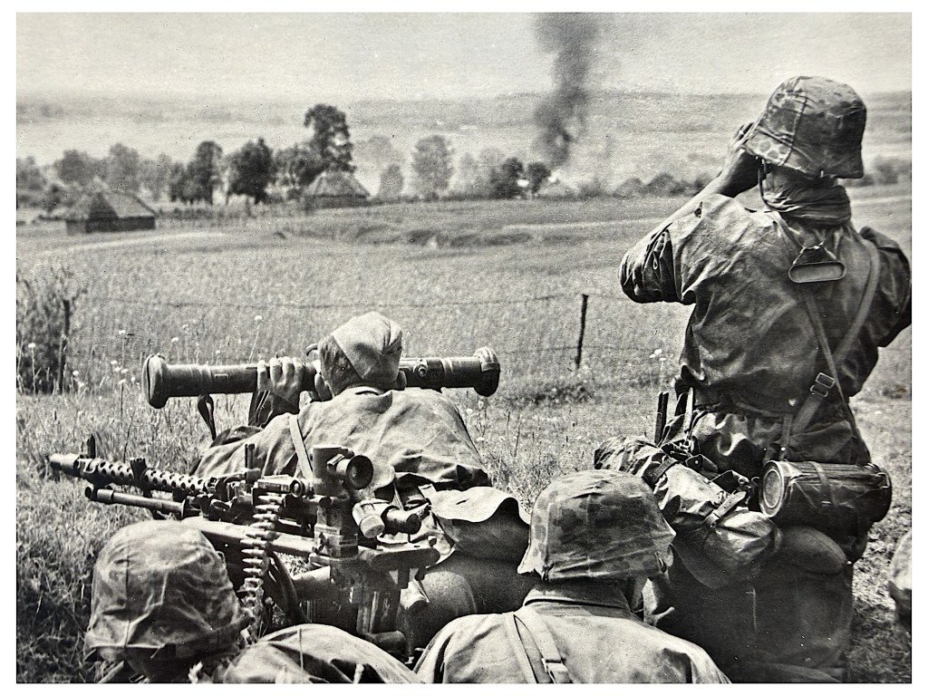 Original WWII German Waffen-SS postcard 'Unsere Waffen-SS' — image 2