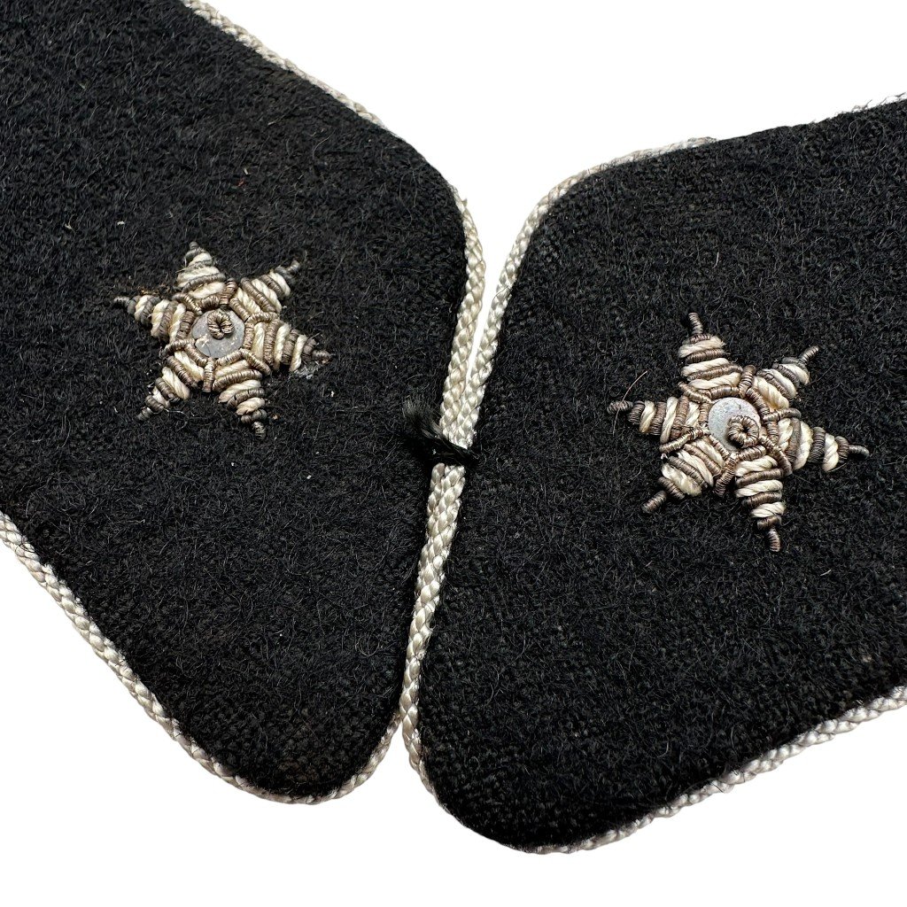 Original WWII Dutch Marechaussee 2de Luitenant collar tabs — image 2