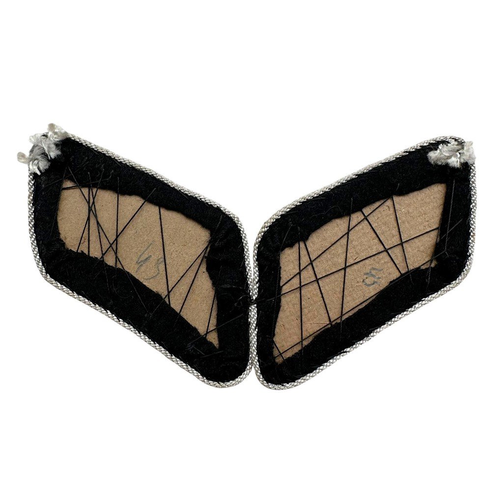 Original WWII Dutch Marechaussee 2de Luitenant collar tabs — image 3