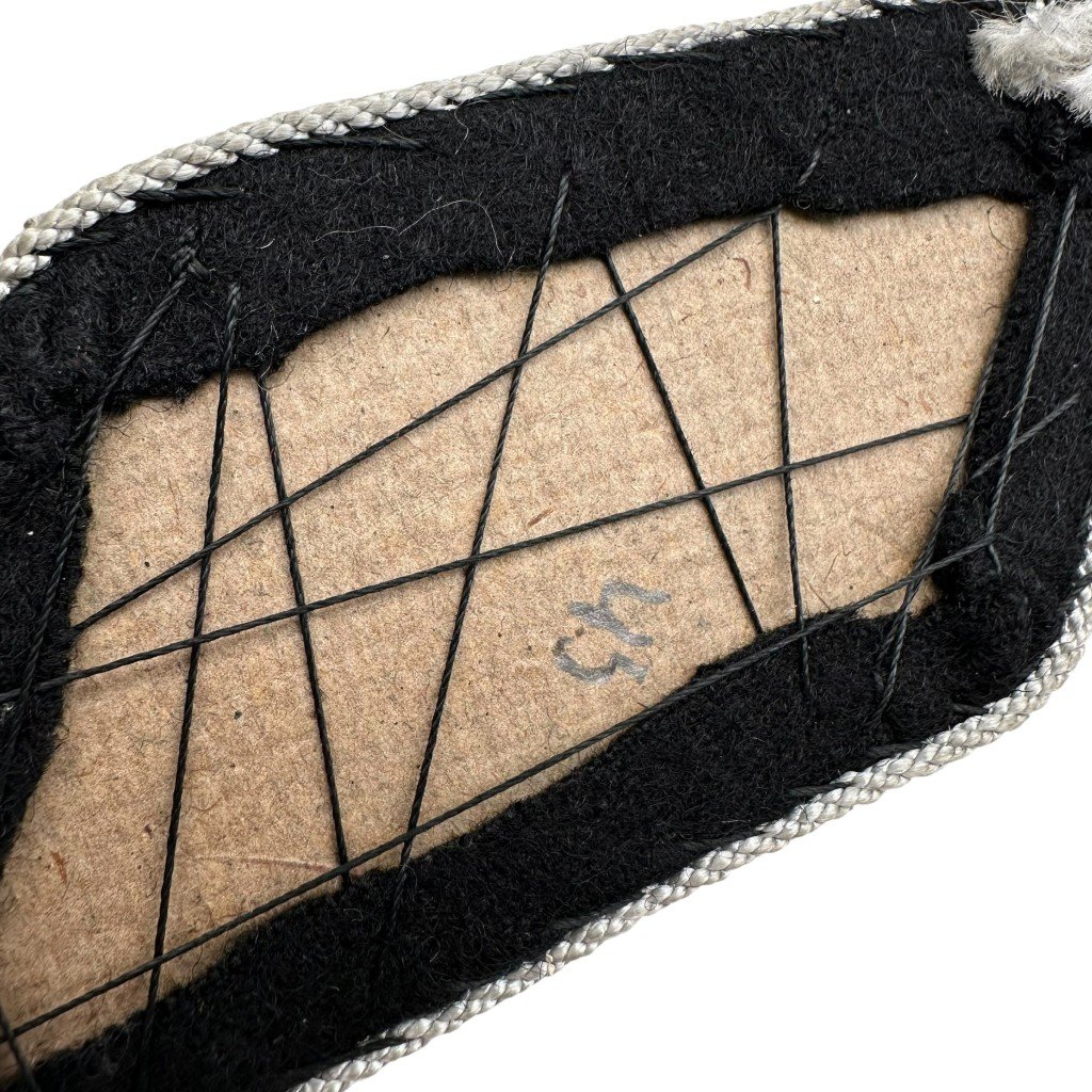 Original WWII Dutch Marechaussee 2de Luitenant collar tabs — image 4