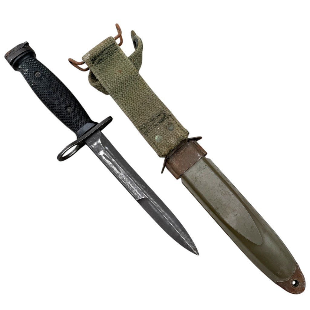 Original Vietnam war era US M7 bayonet with scabbard — image 2