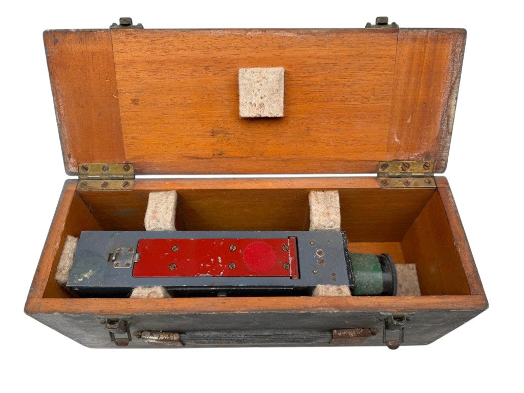 Original WWII British RAF G45 gun camera in box — image 3