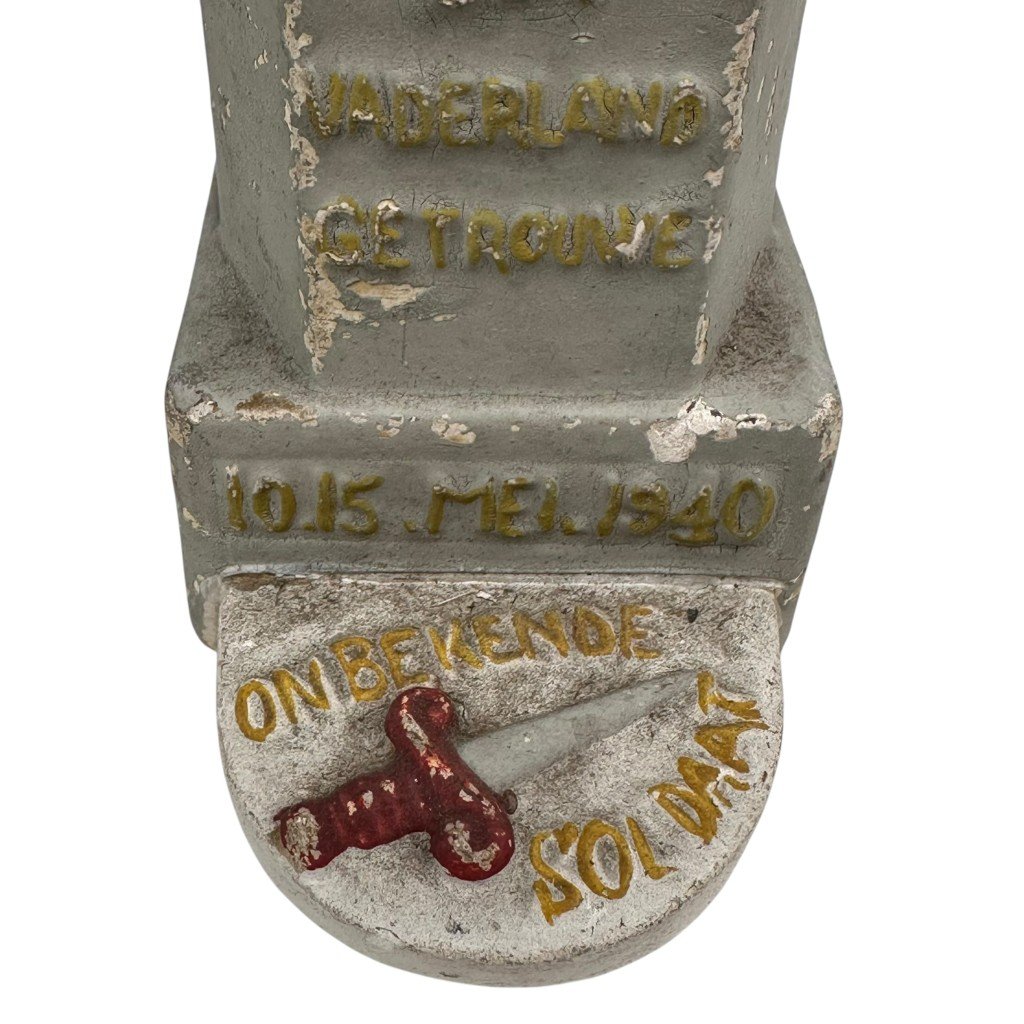 Original WWII Dutch army ceramic figurine — image 3