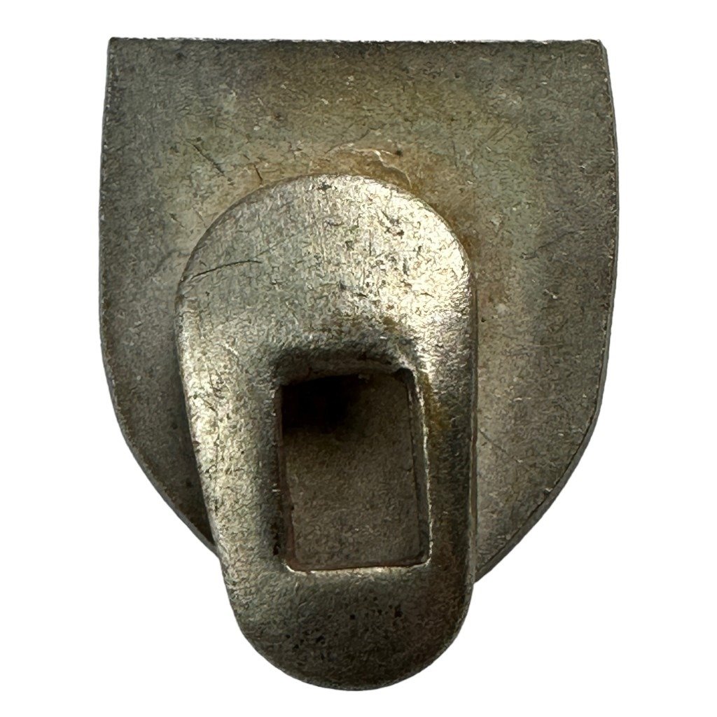 Original WWII Wallonie Jeunesse Légionnaire membership pin — image 2