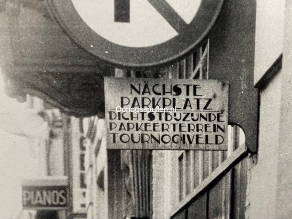 Original WWII Dutch photo of German sign in Den Haag — image 2