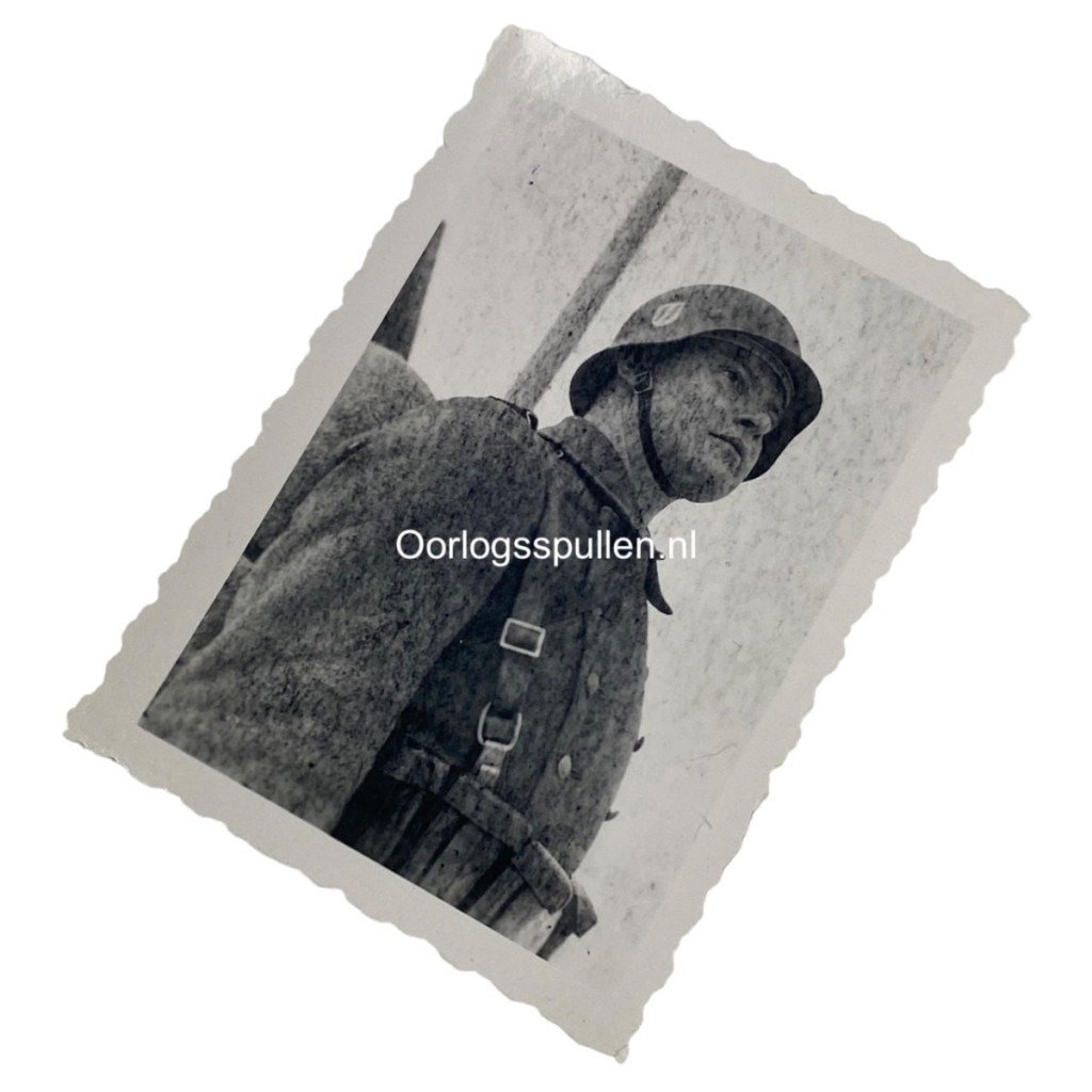 Original WWII Flemish Waffen-SS photo — image 2