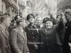 Original WWII Dutch photo – NSB member forced to say …