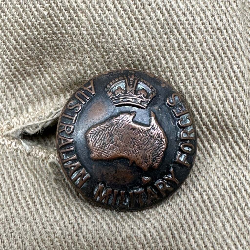 Original WWII Australian army female uniform jacket — image 4