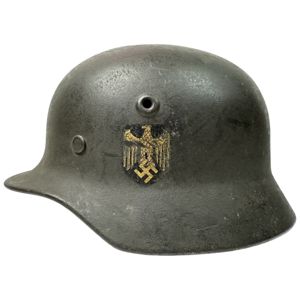 Original WWII German WH M40 helmet (KIA)