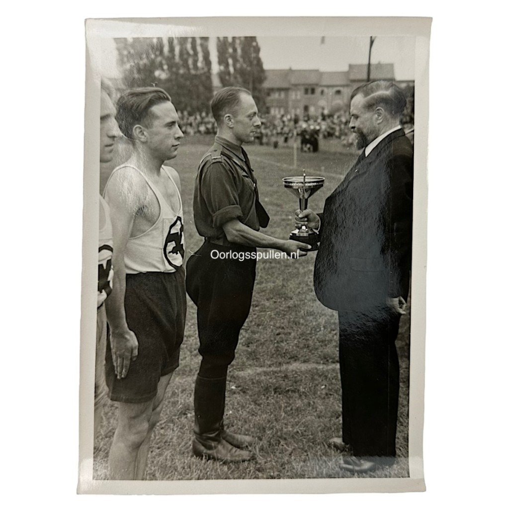 Original WWII Flemish NSJV photo of Staf de Clercq during an sports event — image 2