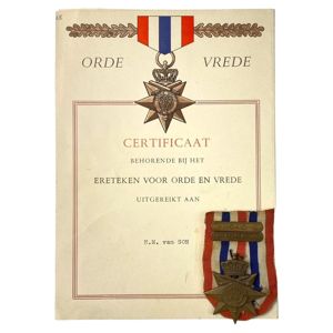 Original Dutch 'Ereteken Orde en Vrede' with citation