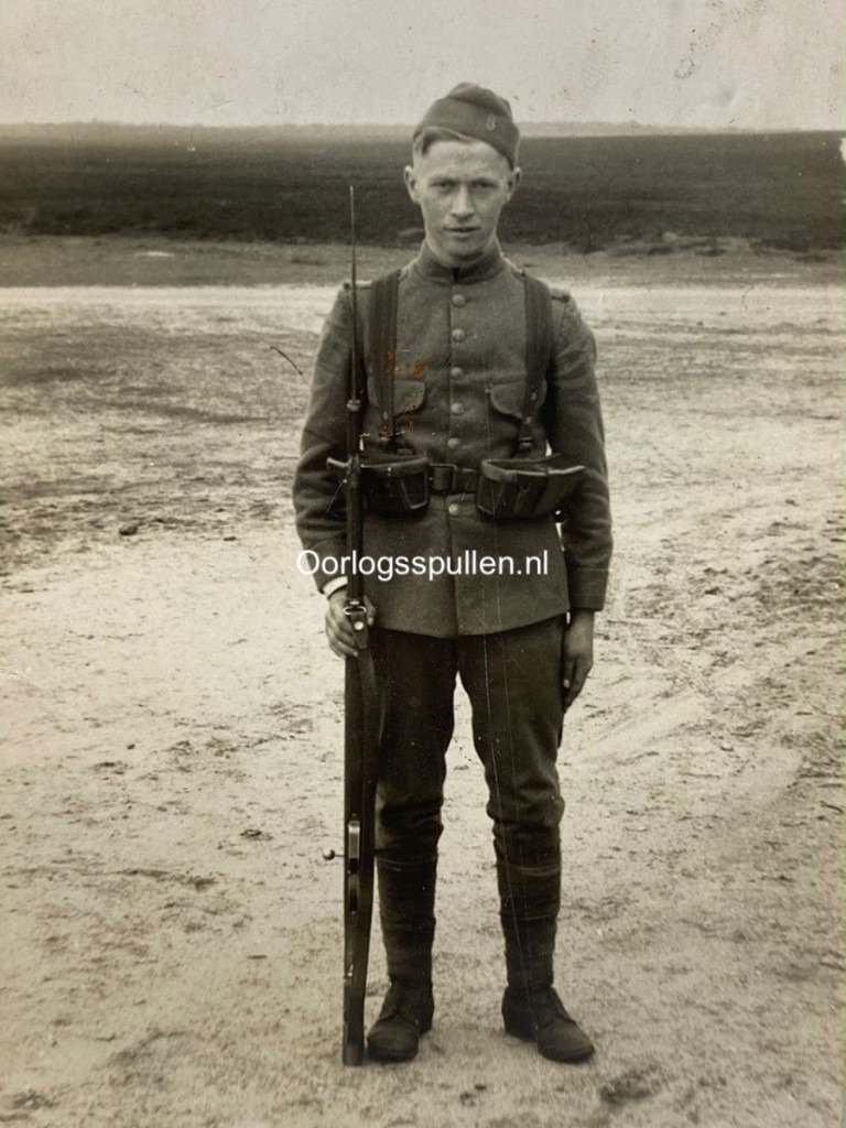 Original Pre 1940 Dutch army 8 R.I. grouping of F.J. Knipscheer — image 3