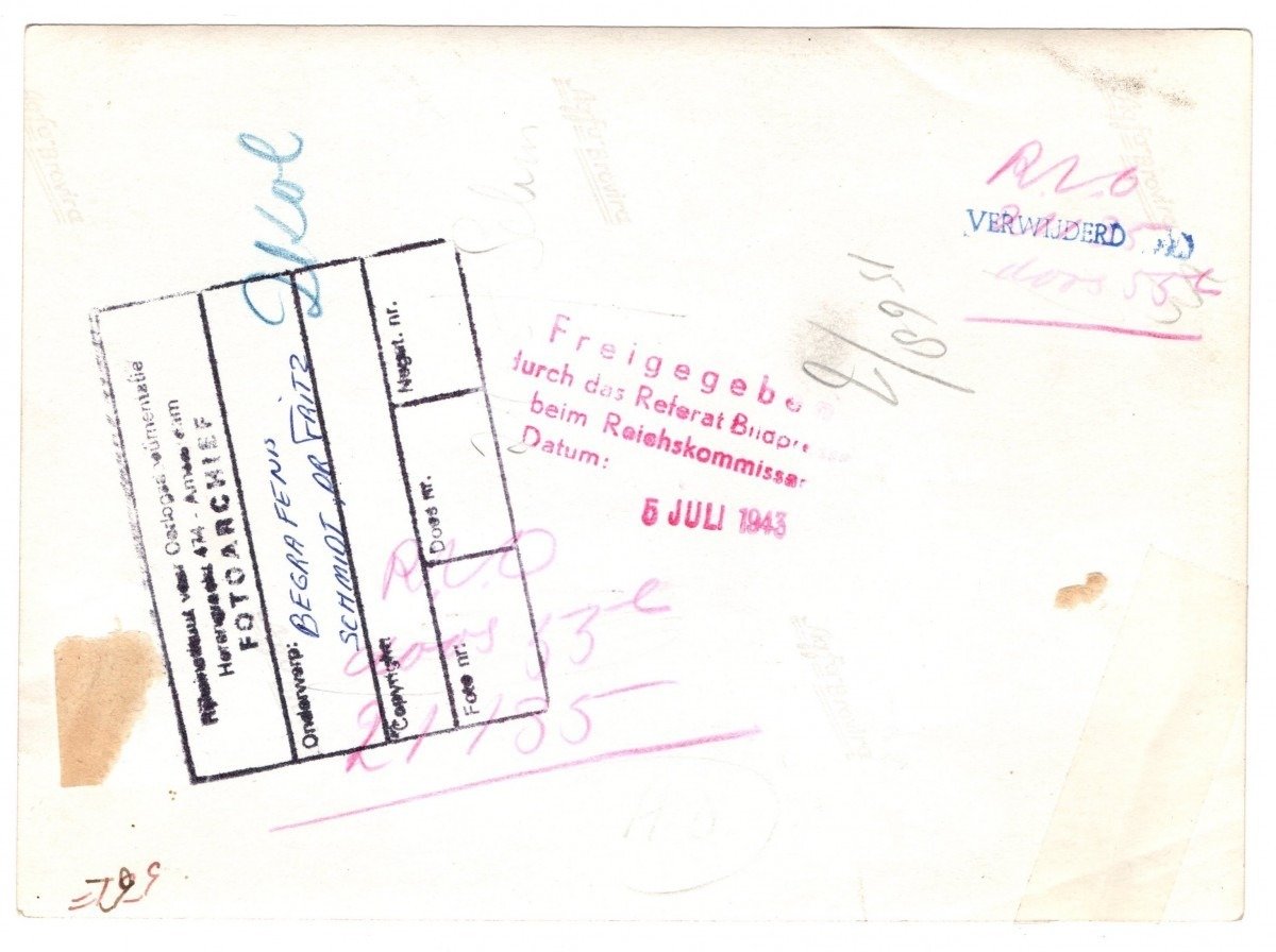 Original WWII Dutch NSB photo – Van Geelkerken at the funeral of Fritz Schmidt — image 2