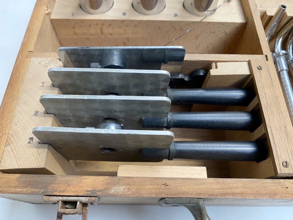 Original WWII Dutch Luchtbeschermingsdienst odor measurement installation for gas explorers — image 10