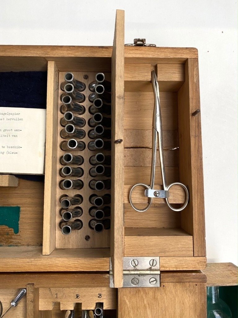 Original WWII Dutch Luchtbeschermingsdienst odor measurement installation for gas explorers — image 6