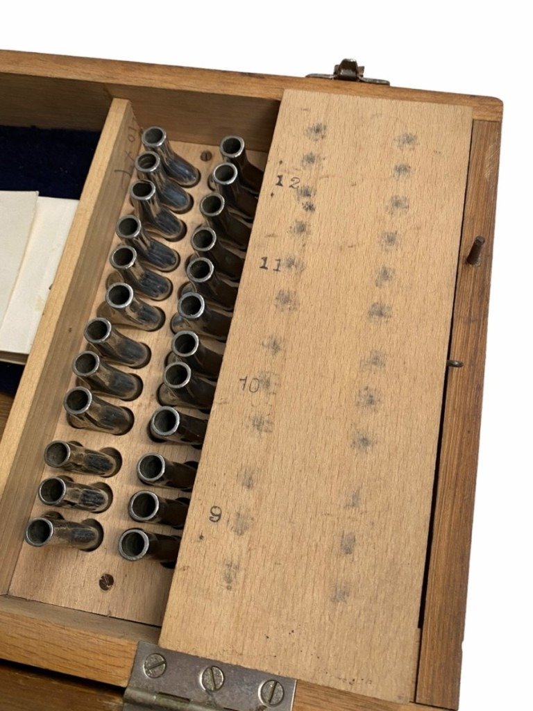 Original WWII Dutch Luchtbeschermingsdienst odor measurement installation for gas explorers — image 8