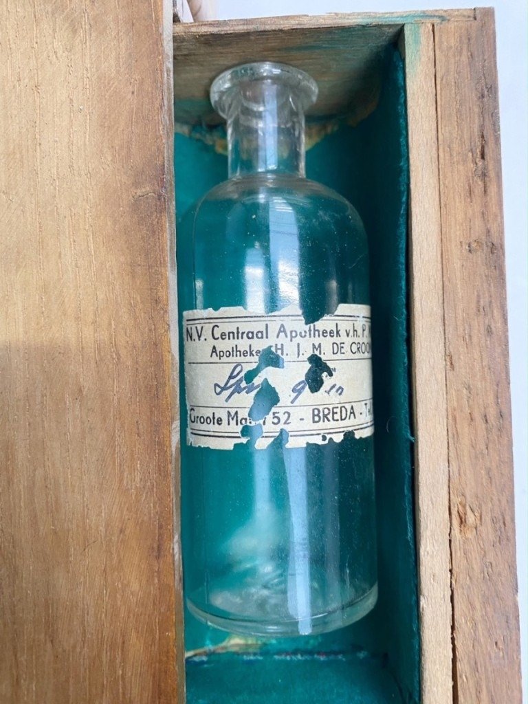 Original WWII Dutch Luchtbeschermingsdienst odor measurement installation for gas explorers — image 9