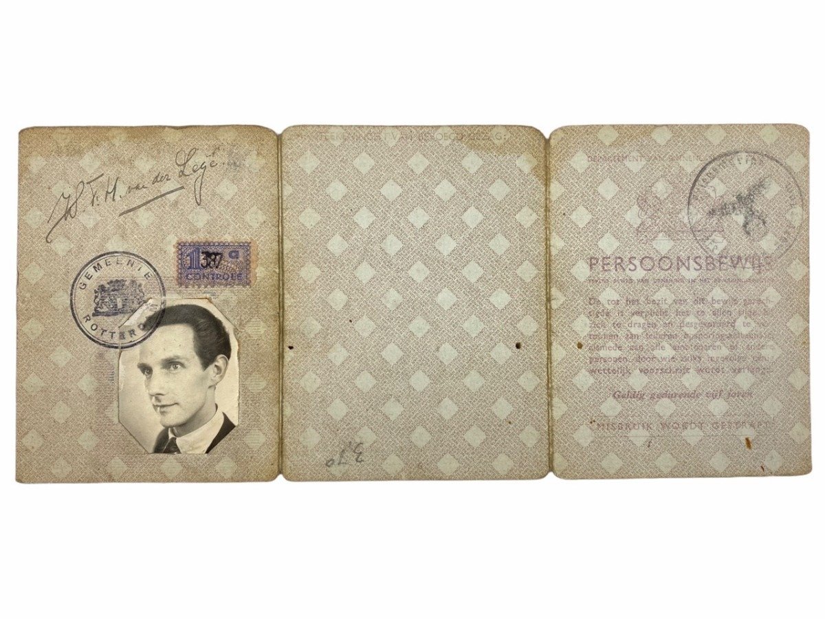 Original WWII Dutch collaboration Ausweis grouping — image 11