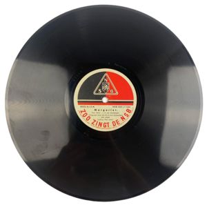 Original WWII Dutch NSB gramophone record – Zwart-Rood, waar uit …