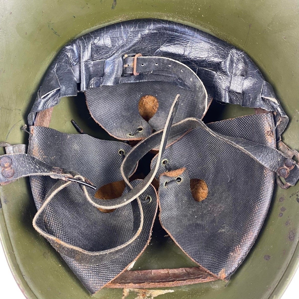 Original WWII Dutch M34 army helmet — image 8