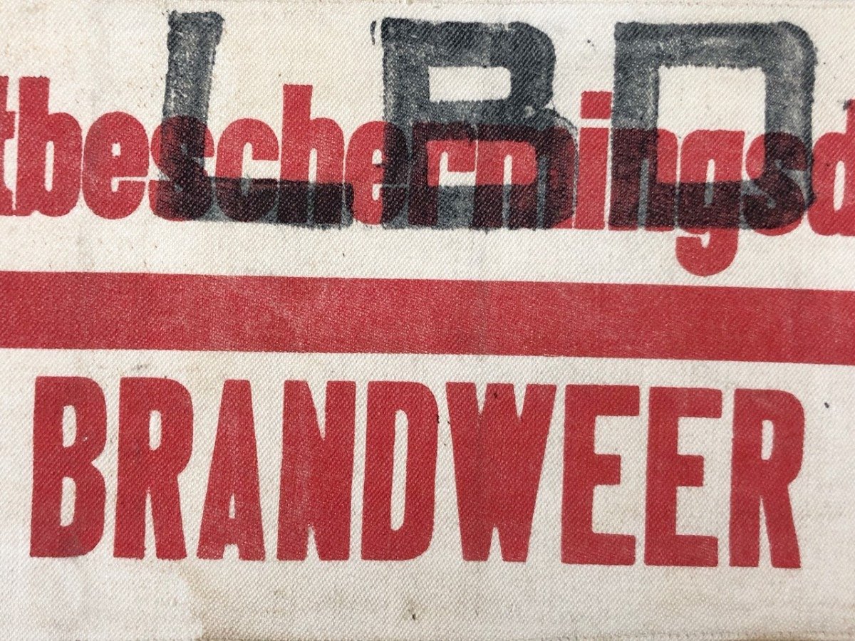 Original WWII Dutch 'Luchtbeschermingsdienst' Fire department armband — image 2