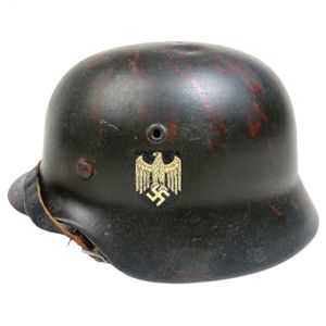 Original WWII German WH M40 single decal helmet – ET66