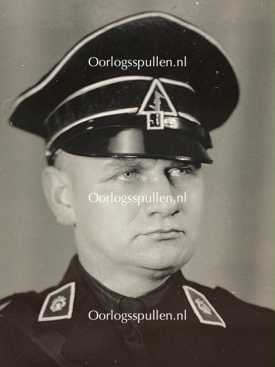 Original WWII Dutch Waffen-SS volunteer photo grouping – Melchert Schuurman — image 10