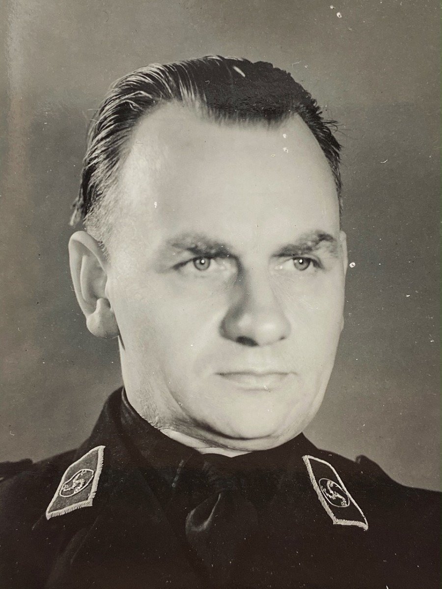 Original WWII Dutch Waffen-SS volunteer photo grouping – Melchert Schuurman — image 12