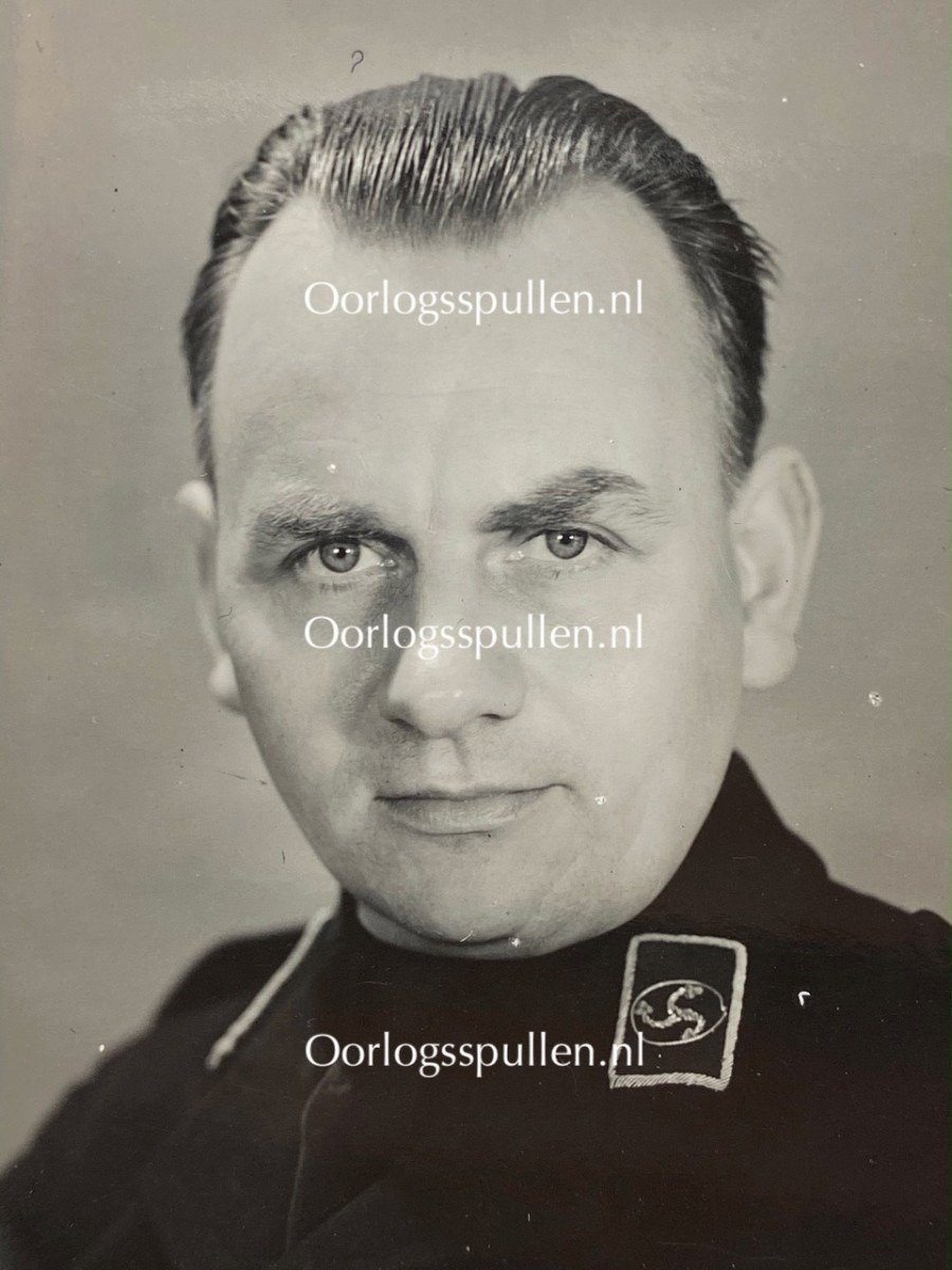 Original WWII Dutch Waffen-SS volunteer photo grouping – Melchert Schuurman — image 13