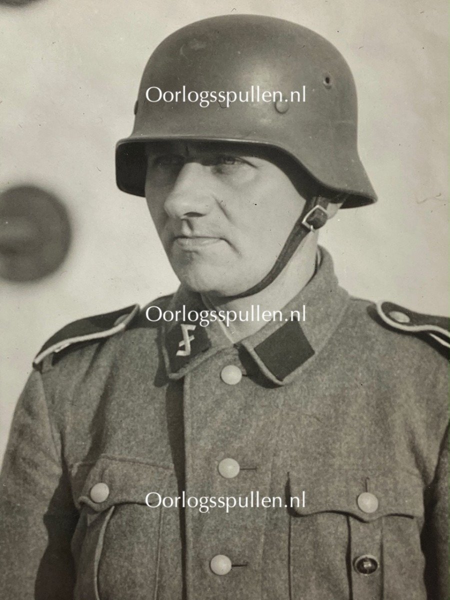 Original WWII Dutch Waffen-SS volunteer photo grouping – Melchert Schuurman — image 4