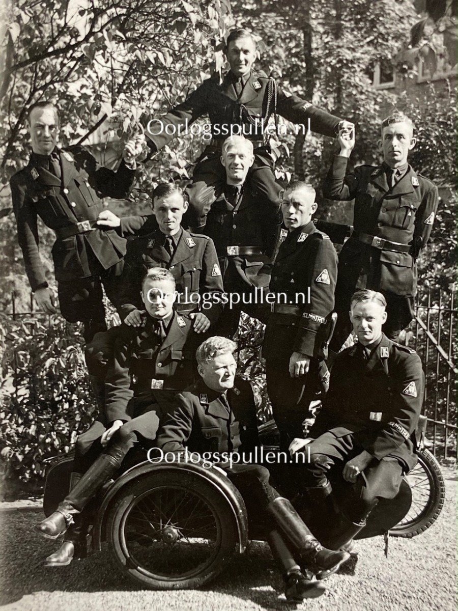 Original WWII Dutch NSB Lijfwacht Mussert photo grouping — image 4