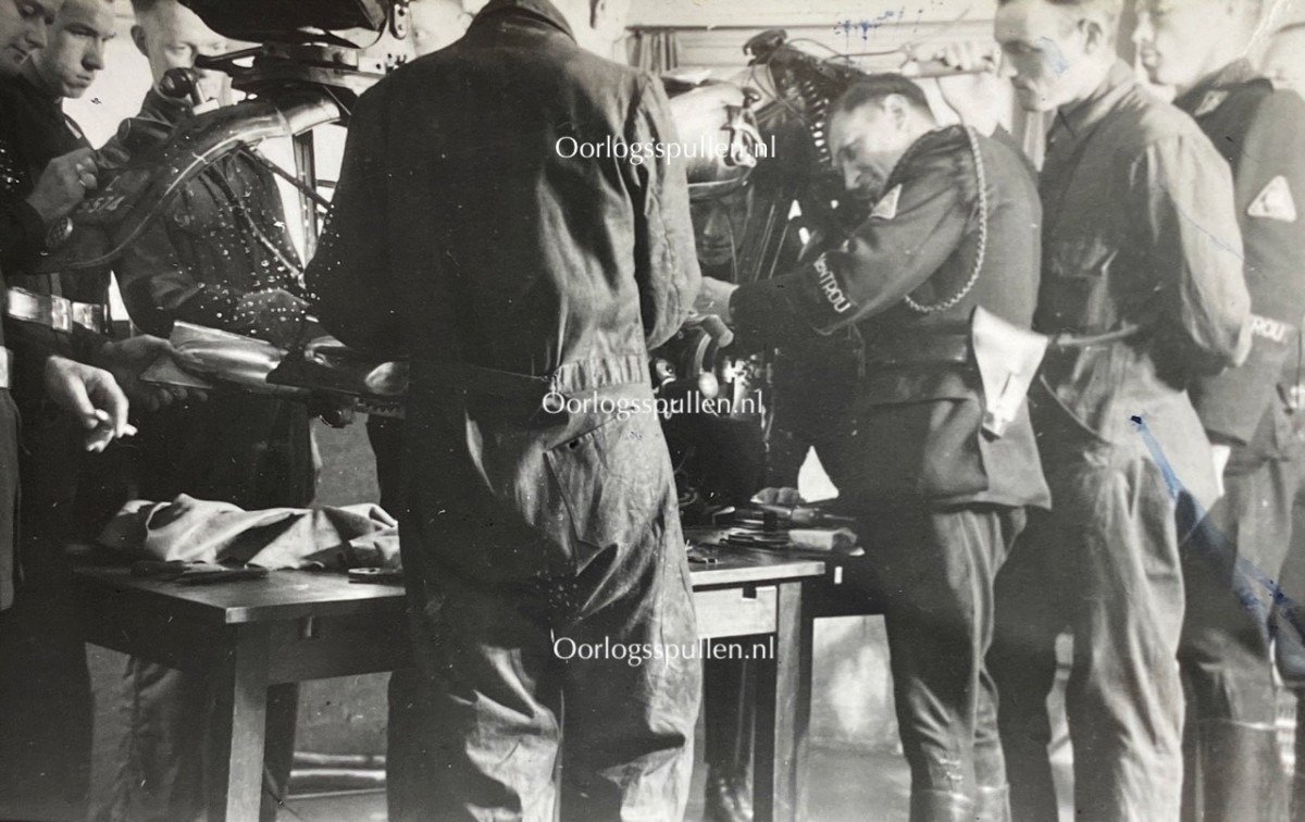 Original WWII Dutch NSB Lijfwacht Mussert photo grouping — image 5