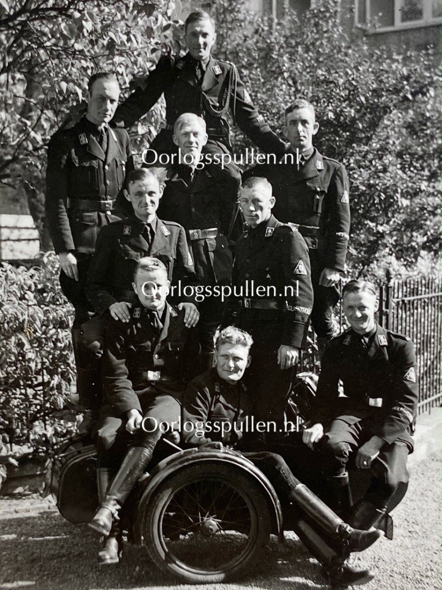 Original WWII Dutch NSB Lijfwacht Mussert photo grouping — image 7