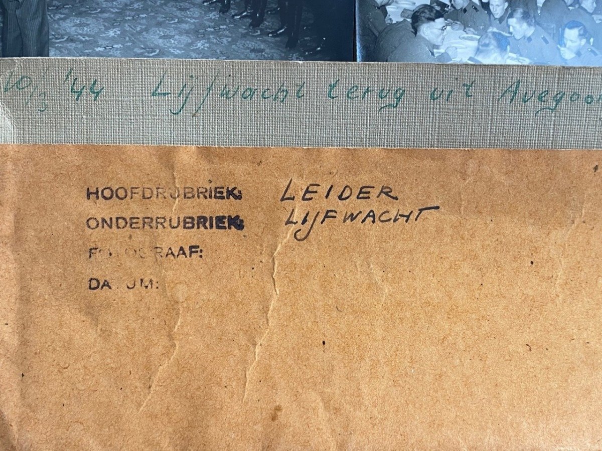 Original WWII Dutch NSB photo grouping – Lijfwacht Mussert with SS Leistungsrune — image 2