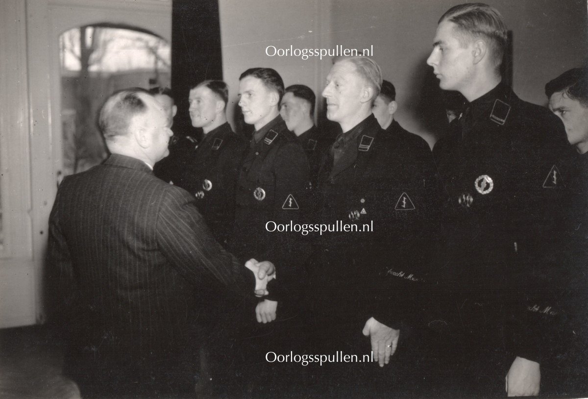 Original WWII Dutch NSB photo grouping – Lijfwacht Mussert with SS Leistungsrune — image 3