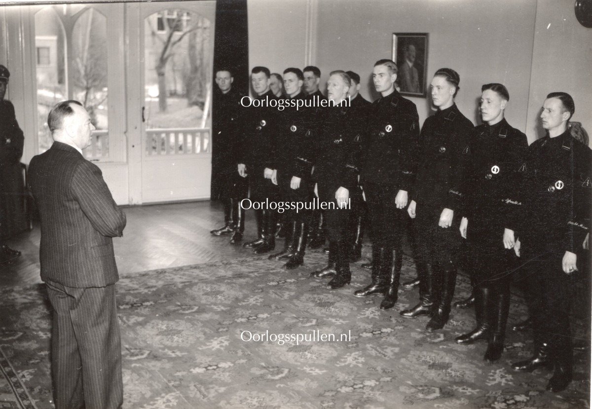 Original WWII Dutch NSB photo grouping – Lijfwacht Mussert with SS Leistungsrune — image 4