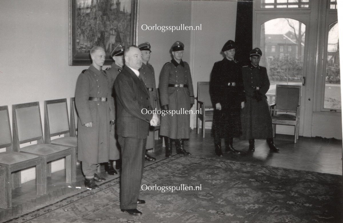 Original WWII Dutch NSB photo grouping – Lijfwacht Mussert with SS Leistungsrune — image 5