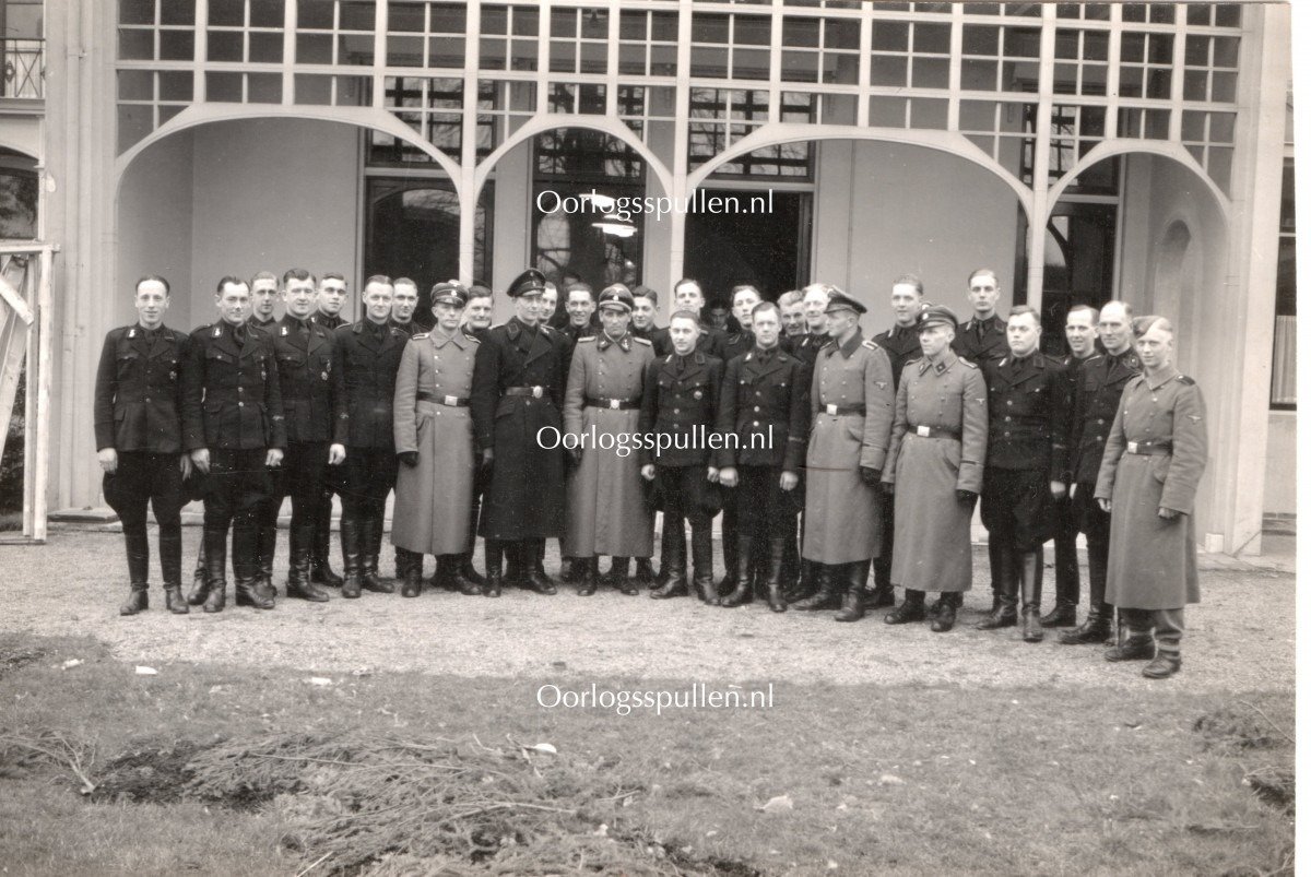 Original WWII Dutch NSB photo grouping – Lijfwacht Mussert with SS Leistungsrune — image 7