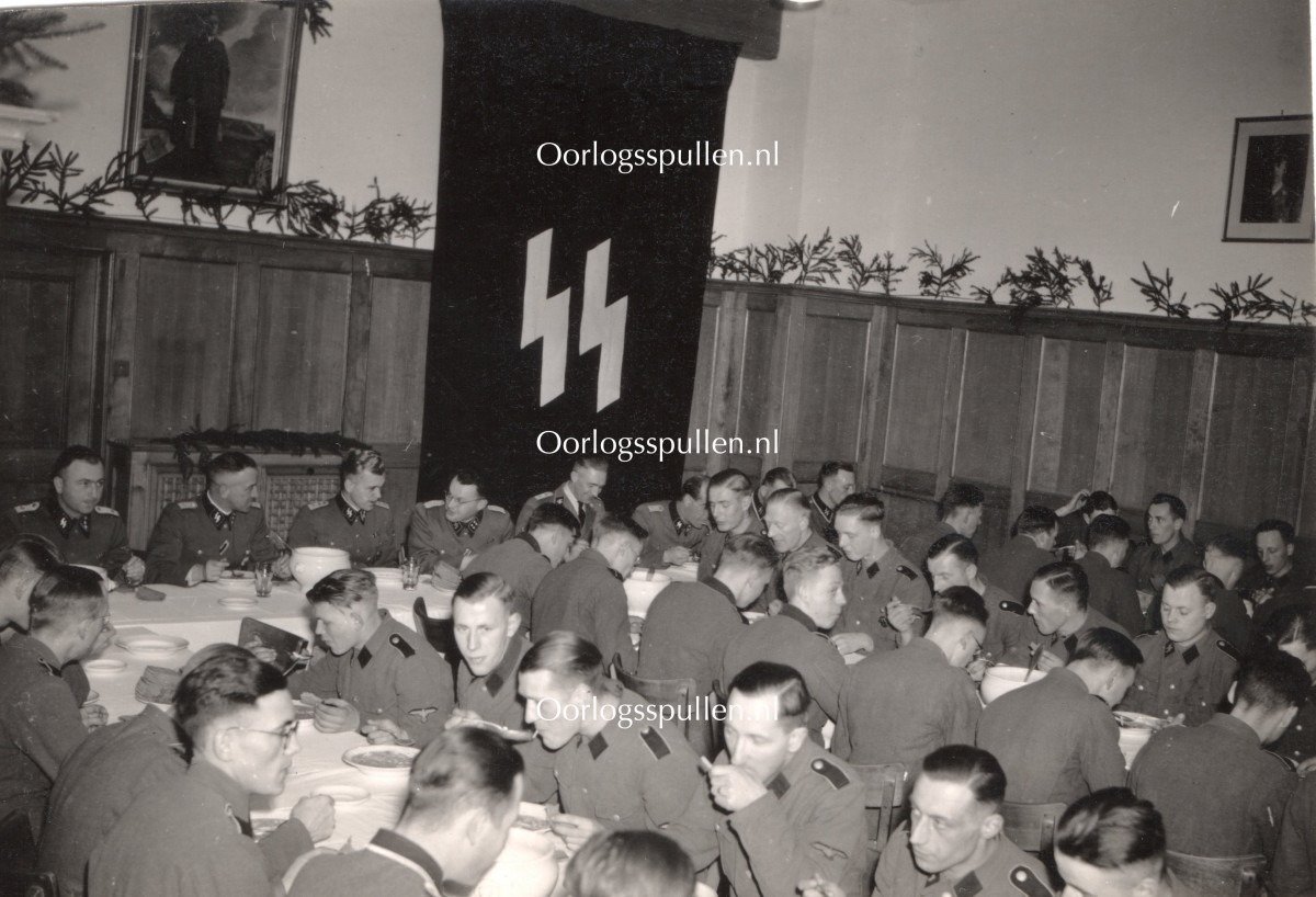 Original WWII Dutch NSB photo grouping – Lijfwacht Mussert with SS Leistungsrune — image 8