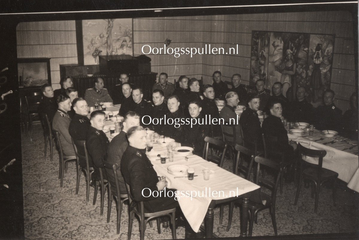 Original WWII Dutch NSB photo grouping – Lijfwacht Mussert with SS Leistungsrune — image 9