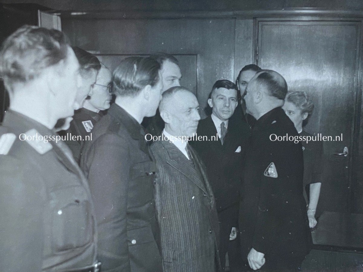 Original WWII Dutch NSB photo grouping – Mussert visits the publishing company Nenasu — image 10