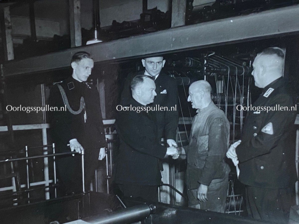Original WWII Dutch NSB photo grouping – Mussert visits the publishing company Nenasu — image 11
