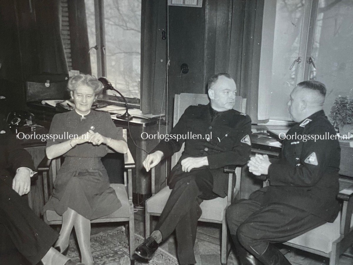 Original WWII Dutch NSB photo grouping – Mussert visits the publishing company Nenasu — image 12
