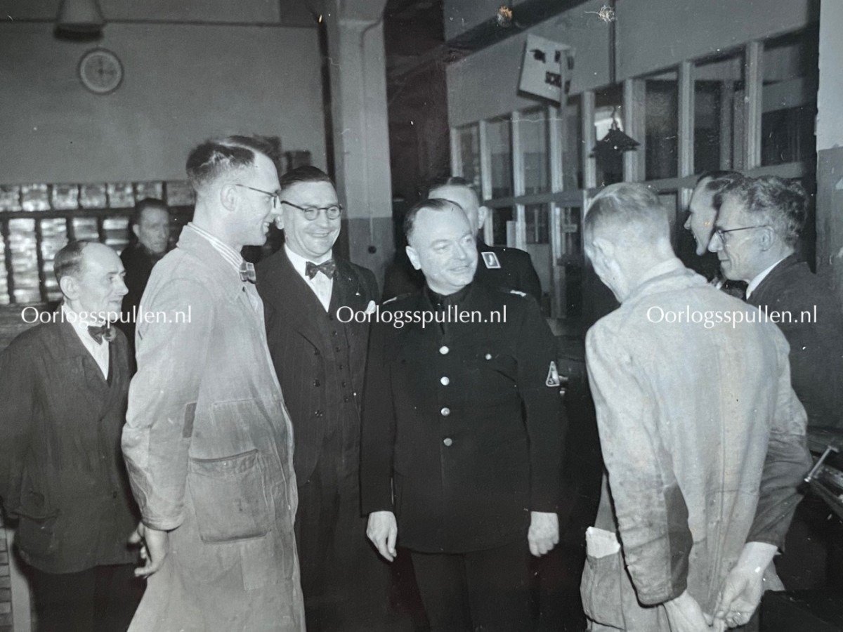 Original WWII Dutch NSB photo grouping – Mussert visits the publishing company Nenasu — image 13