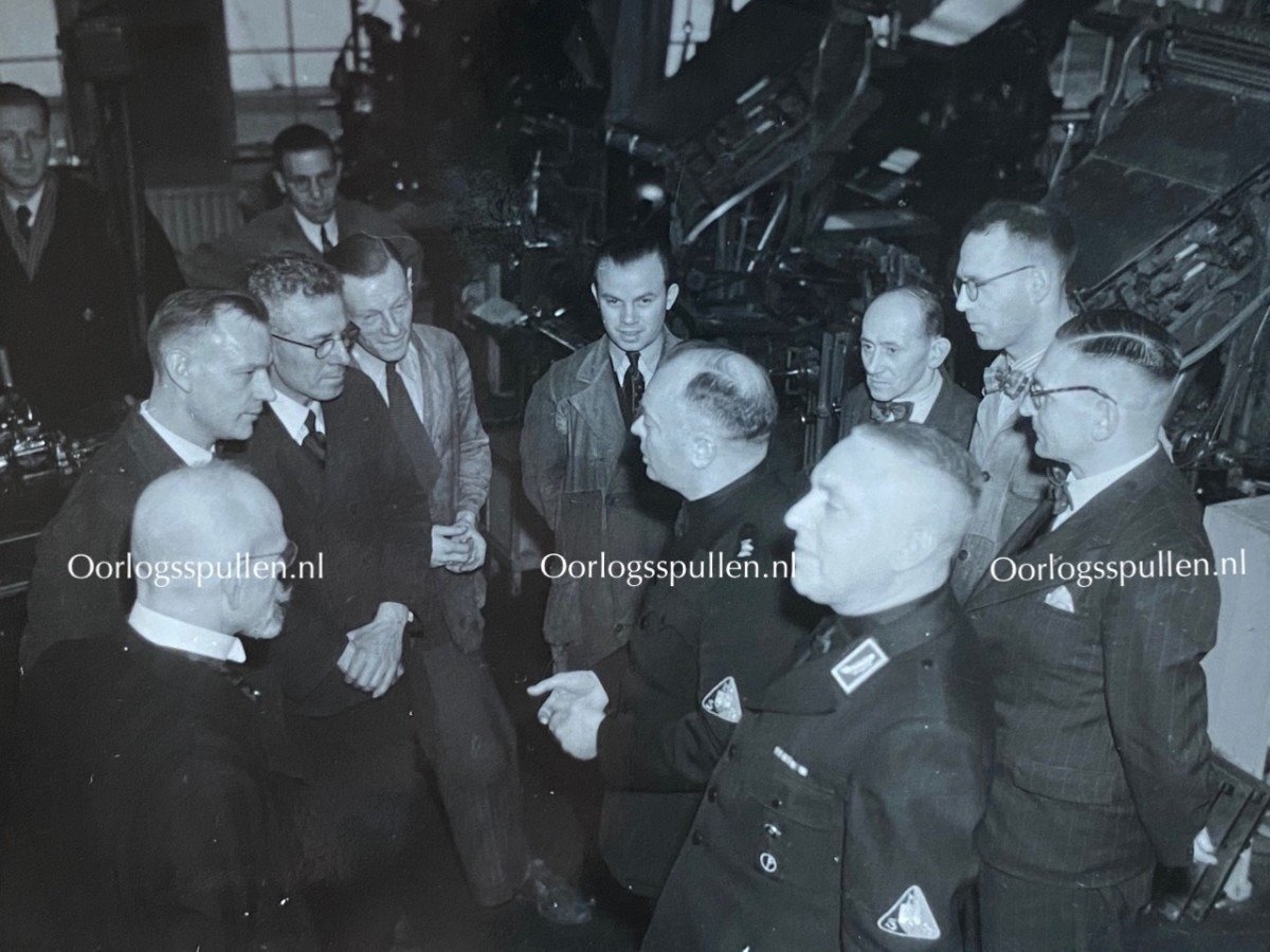 Original WWII Dutch NSB photo grouping – Mussert visits the publishing company Nenasu — image 14